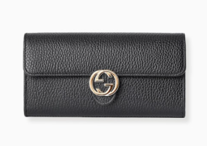 GUCCIのブラックレザーにダブルG金具をあしらった長財布
